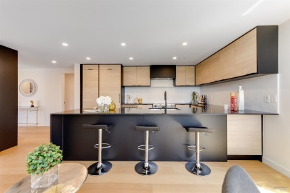 Photo 5 at 302 - 6485 Manitoba Street, Oakridge VW, Vancouver West