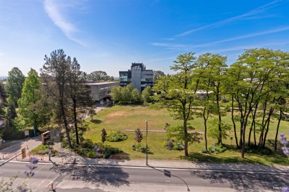 Photo 34 at 302 - 6485 Manitoba Street, Oakridge VW, Vancouver West