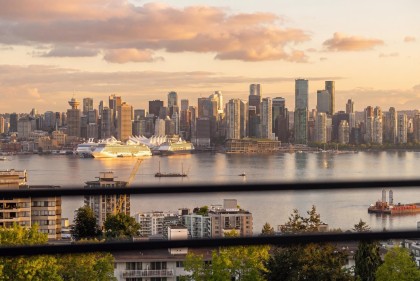 Photo 3 at 906 - 112 E 13th Street, Central Lonsdale, North Vancouver