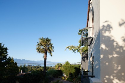 Photo 1 at 4585 Bellevue Drive, Point Grey, Vancouver West