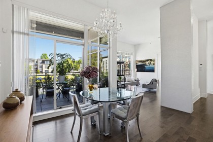 Photo 8 at 304 - 2108 W 12th Avenue, Kitsilano, Vancouver West
