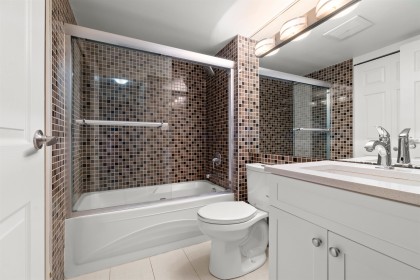 Photo 17 at 506 - 907 Beach Avenue, Yaletown, Vancouver West