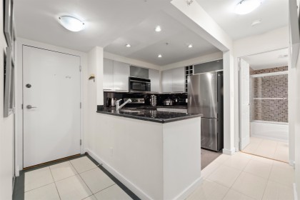 Photo 11 at 506 - 907 Beach Avenue, Yaletown, Vancouver West