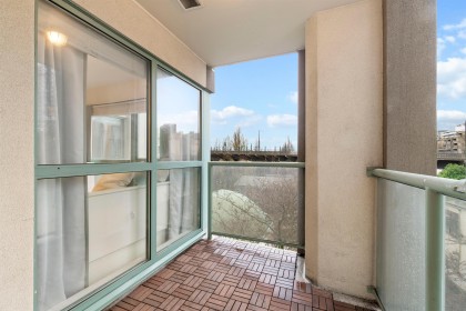 Photo 19 at 506 - 907 Beach Avenue, Yaletown, Vancouver West