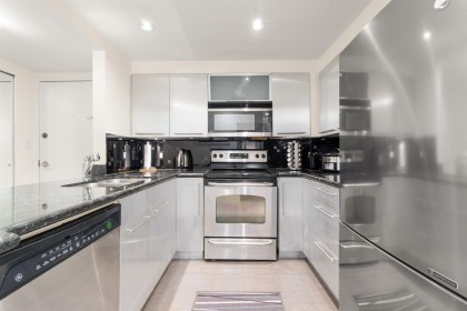 Photo 8 at 506 - 907 Beach Avenue, Yaletown, Vancouver West