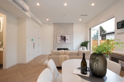 Photo 10 at 4424 W 4th Avenue, Point Grey, Vancouver West