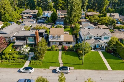 Photo 4 at 1140 W 20th Street, Pemberton Heights, North Vancouver