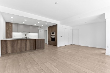 Photo 3 at 203 - 3590 W 39th Avenue, Dunbar, Vancouver West