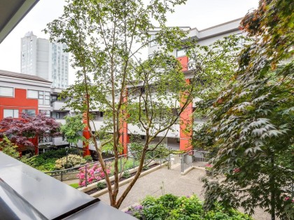 Photo 3 at 414 - 345 Lonsdale Avenue, Lower Lonsdale, North Vancouver