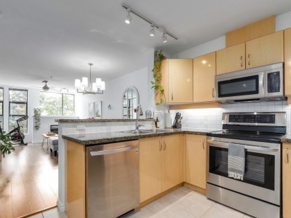 Photo 5 at 414 - 345 Lonsdale Avenue, Lower Lonsdale, North Vancouver