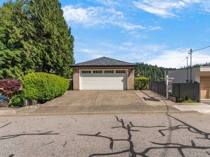 Photo 3 at 2588 Panorama Drive, Deep Cove, North Vancouver