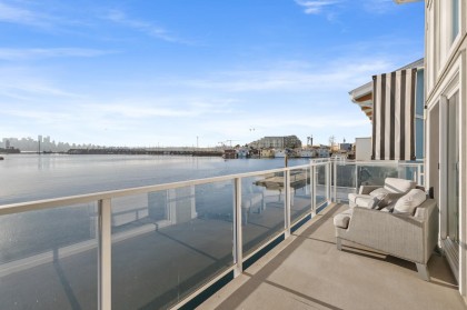 Photo 2 at 20 - 415 W Esplanade Avenue, Lower Lonsdale, North Vancouver