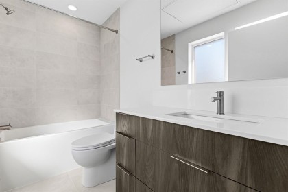 Photo 12 at 302 - 3590 W 39th Avenue, Dunbar, Vancouver West