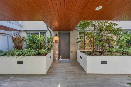 Photo 5 at 207 - 1331 Marine Drive, Ambleside, West Vancouver