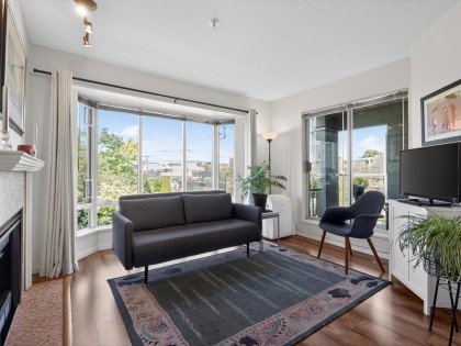 Photo 4 at 305 - 2195 W 5th Avenue, Kitsilano, Vancouver West