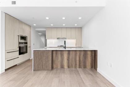 Photo 3 at 303 - 3590 W 39th Avenue, Dunbar, Vancouver West