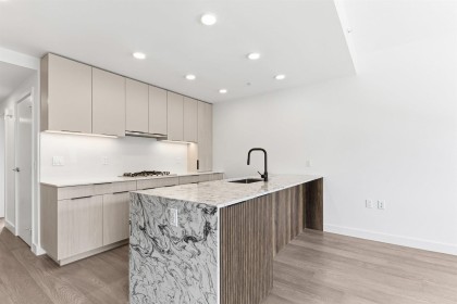 Photo 4 at 303 - 3590 W 39th Avenue, Dunbar, Vancouver West