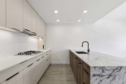 Photo 8 at 304 - 3590 W 39th Avenue, Dunbar, Vancouver West