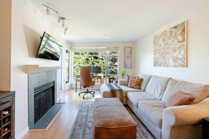 Photo 1 at 304 - 2525 W 4th Avenue, Kitsilano, Vancouver West