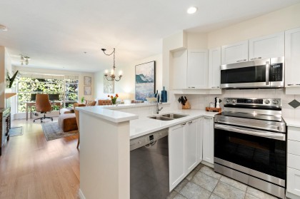 Photo 10 at 304 - 2525 W 4th Avenue, Kitsilano, Vancouver West