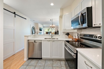 Photo 11 at 304 - 2525 W 4th Avenue, Kitsilano, Vancouver West