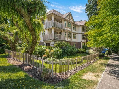 Photo 3 at 409 - 2059 Chesterfield Avenue, Central Lonsdale, North Vancouver