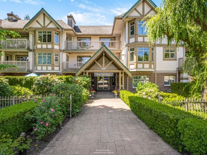 Photo 1 at 409 - 2059 Chesterfield Avenue, Central Lonsdale, North Vancouver
