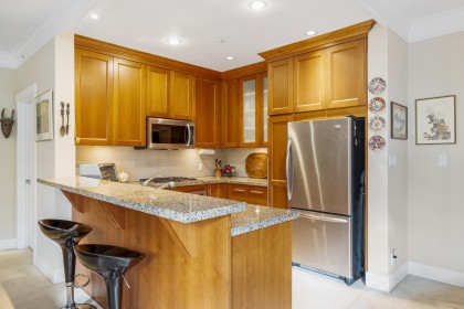 Photo 2 at 304 - 4685 Valley Drive, Quilchena, Vancouver West