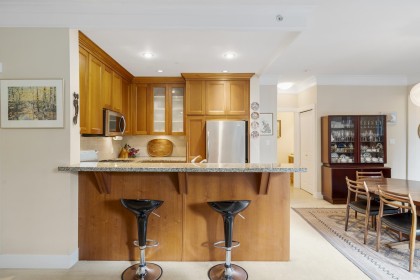 Photo 5 at 304 - 4685 Valley Drive, Quilchena, Vancouver West