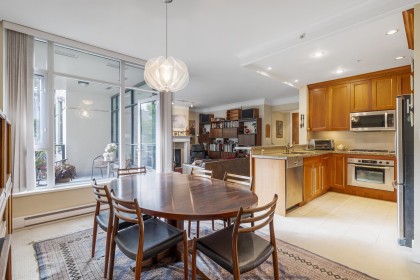 Photo 11 at 304 - 4685 Valley Drive, Quilchena, Vancouver West