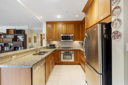 Photo 4 at 304 - 4685 Valley Drive, Quilchena, Vancouver West