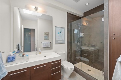 Photo 16 at 404 - 4463 W 10th Avenue, Point Grey, Vancouver West