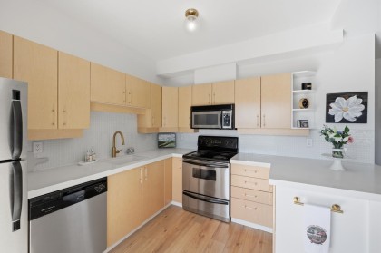 Photo 10 at 202 - 3151 Connaught Crescent, Edgemont, North Vancouver