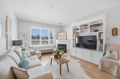 Photo 4 at 202 - 3151 Connaught Crescent, Edgemont, North Vancouver