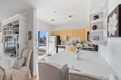 Photo 8 at 202 - 3151 Connaught Crescent, Edgemont, North Vancouver