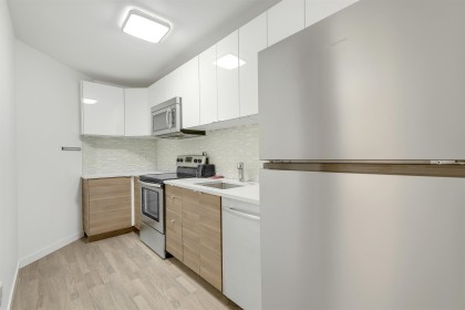 Photo 8 at 208 - 1106 Pacific Street, West End VW, Vancouver West