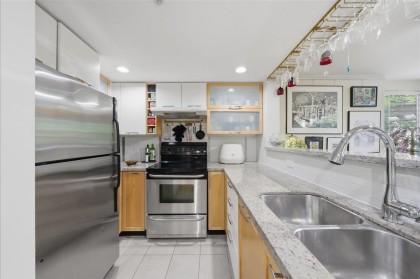 Photo 13 at 310 - 2137 W 10th Avenue, Kitsilano, Vancouver West