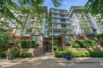Photo 1 at 310 - 2137 W 10th Avenue, Kitsilano, Vancouver West
