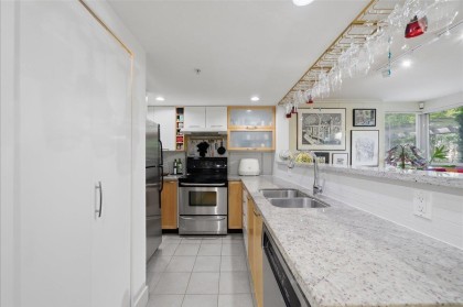 Photo 14 at 310 - 2137 W 10th Avenue, Kitsilano, Vancouver West