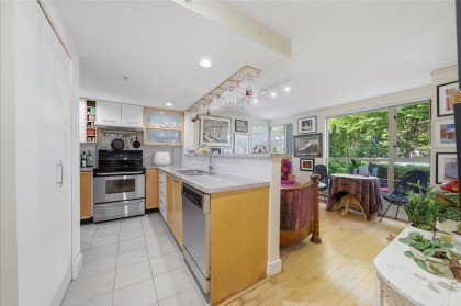Photo 11 at 310 - 2137 W 10th Avenue, Kitsilano, Vancouver West