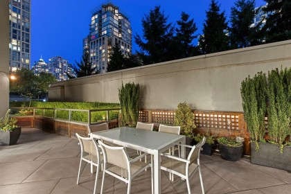 Photo 5 at 307 - 1009 Expo Boulevard, Yaletown, Vancouver West