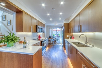 Photo 5 at 6 - 815 Tobruck Avenue, Mosquito Creek, North Vancouver