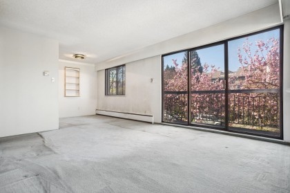 Photo 12 at 213 - 1950 W 8th Avenue, Kitsilano, Vancouver West