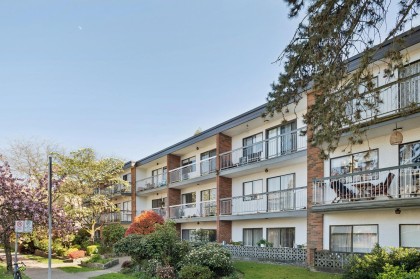 Photo 3 at 213 - 1950 W 8th Avenue, Kitsilano, Vancouver West