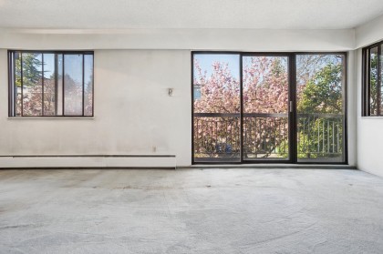 Photo 11 at 213 - 1950 W 8th Avenue, Kitsilano, Vancouver West