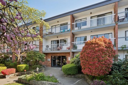 Photo 4 at 213 - 1950 W 8th Avenue, Kitsilano, Vancouver West