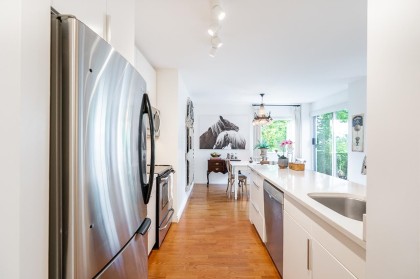 Photo 4 at 605 - 1510 W 1st Avenue, False Creek, Vancouver West