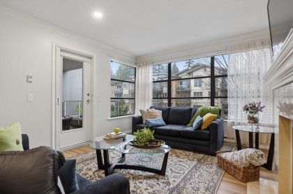 Photo 2 at 205 - 3151 Woodbine Drive, Edgemont, North Vancouver