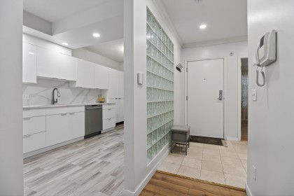 Photo 6 at 205 - 3151 Woodbine Drive, Edgemont, North Vancouver