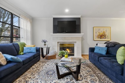 Photo 1 at 205 - 3151 Woodbine Drive, Edgemont, North Vancouver